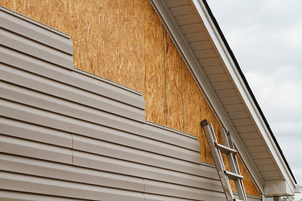 Professional Wood Siding technician working in Woodbury, NJ